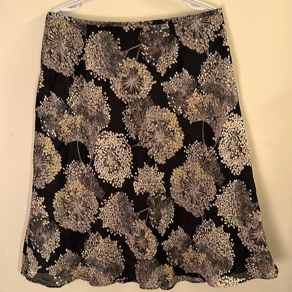 Talbots Petites Flower Skirt Size 14 Black, Beige, Tan & Grey - Picture 1 of 3